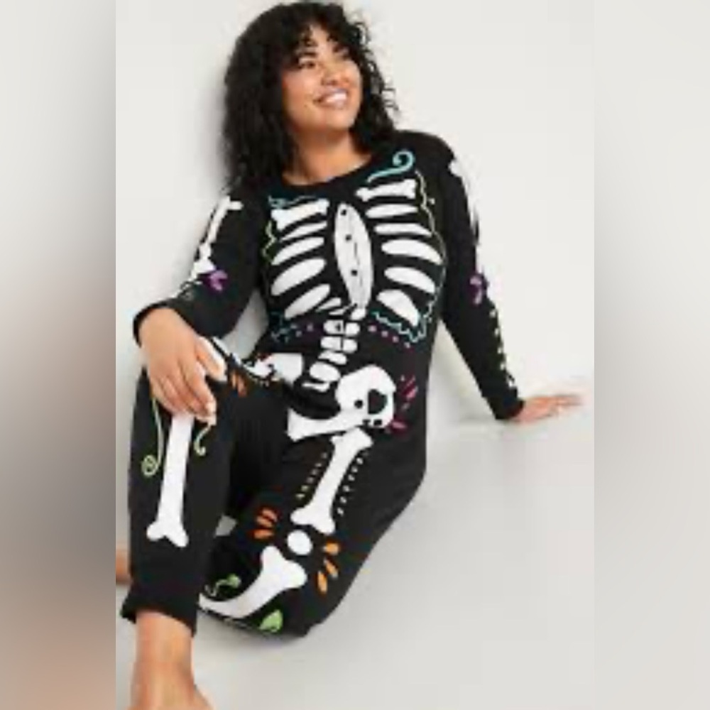 Old Navy skeleton pajamas - Picture 2 of 5